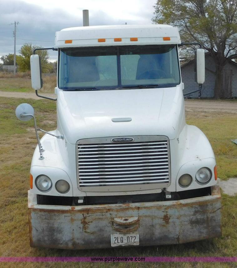 image for item AW9425 2000 Freightliner FC2 Century Class semi truck