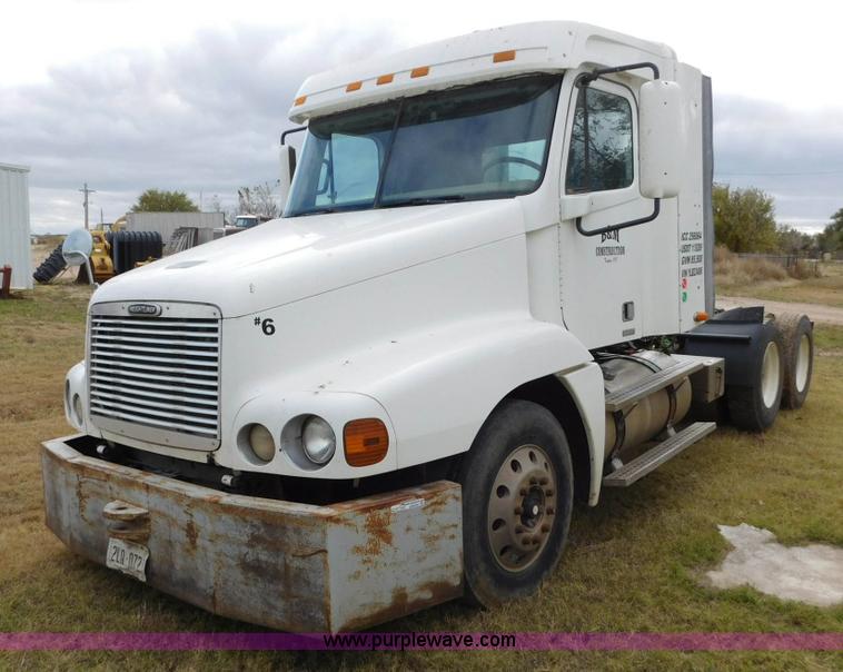 image for item AW9425 2000 Freightliner FC2 Century Class semi truck