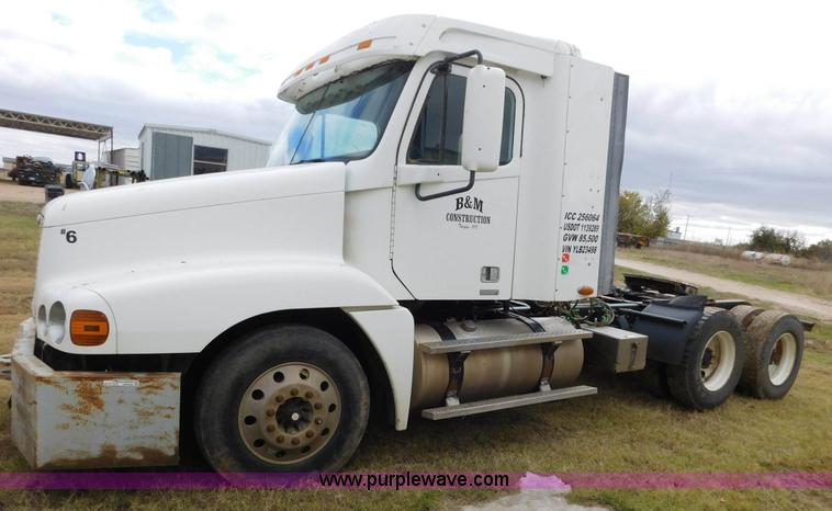 image for item AW9425 2000 Freightliner FC2 Century Class semi truck