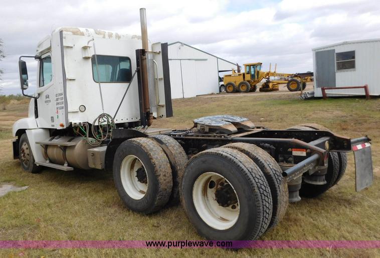 image for item AW9425 2000 Freightliner FC2 Century Class semi truck