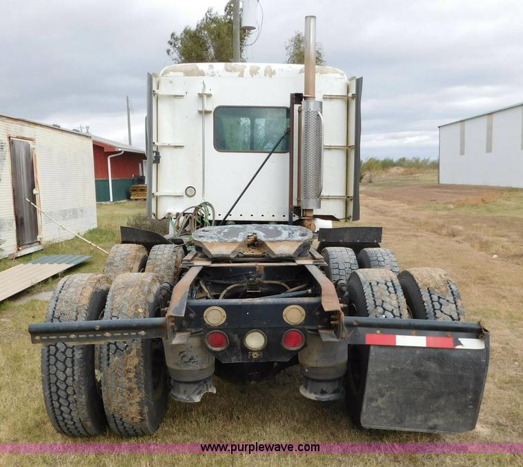 image for item AW9425 2000 Freightliner FC2 Century Class semi truck