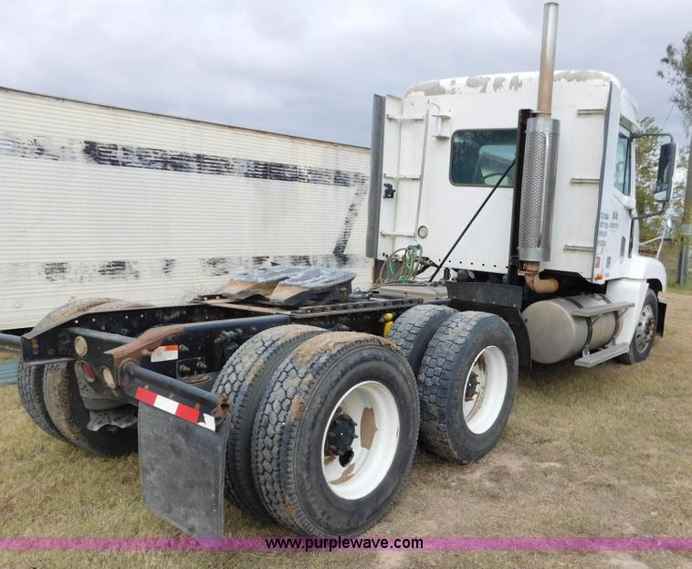 image for item AW9425 2000 Freightliner FC2 Century Class semi truck