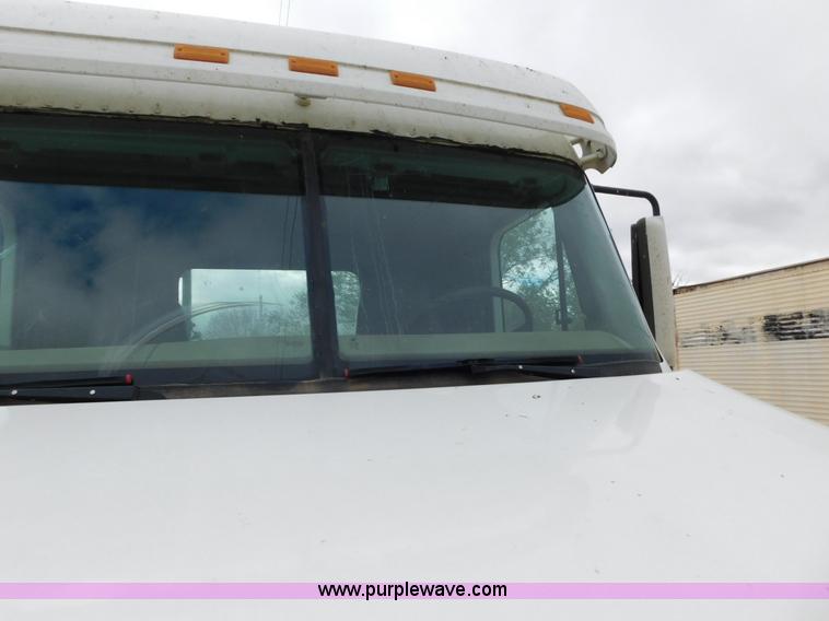 image for item AW9425 2000 Freightliner FC2 Century Class semi truck