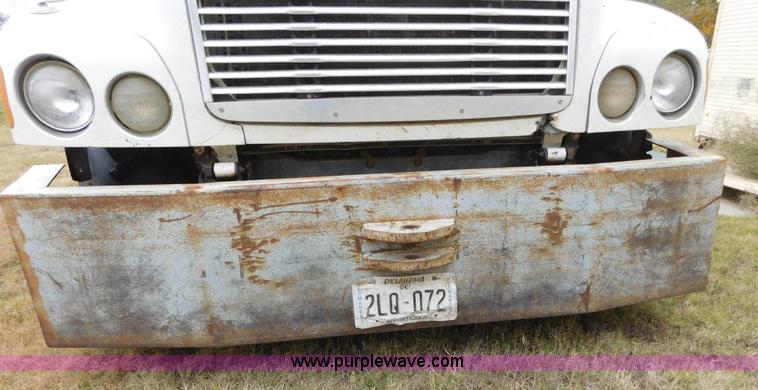 image for item AW9425 2000 Freightliner FC2 Century Class semi truck