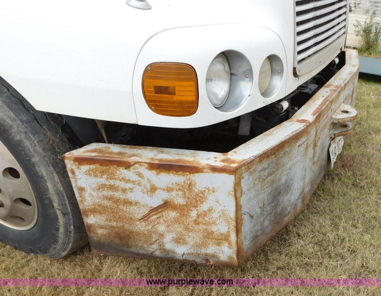 image for item AW9425 2000 Freightliner FC2 Century Class semi truck