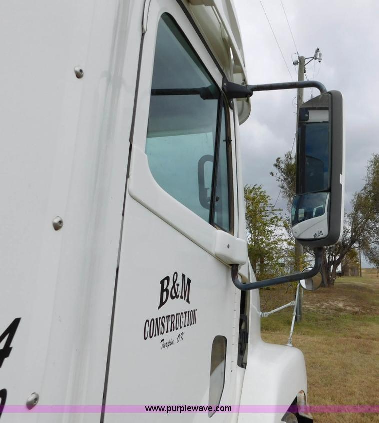 image for item AW9425 2000 Freightliner FC2 Century Class semi truck