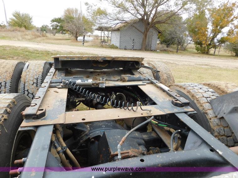 image for item AW9425 2000 Freightliner FC2 Century Class semi truck