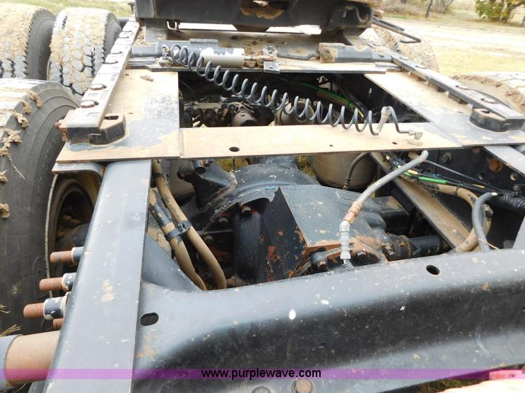 image for item AW9425 2000 Freightliner FC2 Century Class semi truck