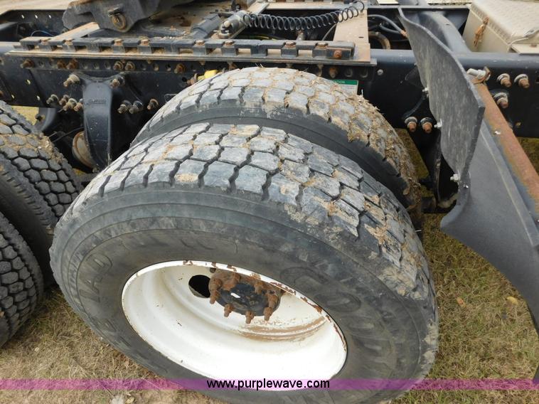 image for item AW9425 2000 Freightliner FC2 Century Class semi truck