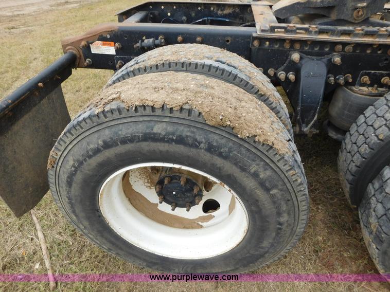 image for item AW9425 2000 Freightliner FC2 Century Class semi truck