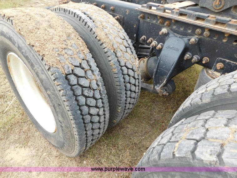 image for item AW9425 2000 Freightliner FC2 Century Class semi truck