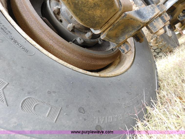 image for item AW9425 2000 Freightliner FC2 Century Class semi truck