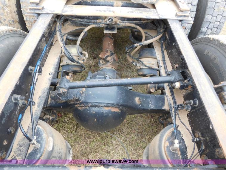 image for item AW9425 2000 Freightliner FC2 Century Class semi truck