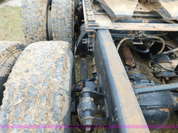 image for item AW9425 2000 Freightliner FC2 Century Class semi truck