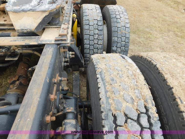 image for item AW9425 2000 Freightliner FC2 Century Class semi truck