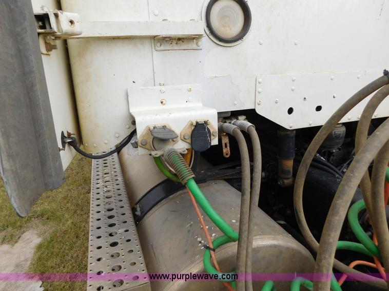 image for item AW9425 2000 Freightliner FC2 Century Class semi truck