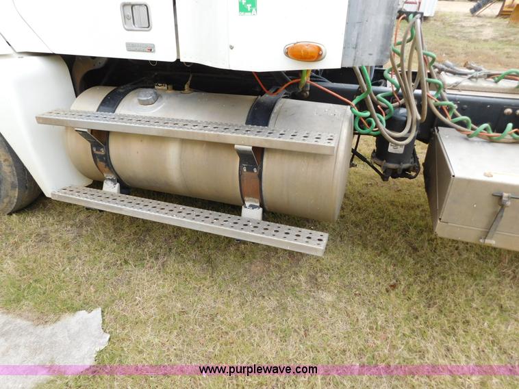 image for item AW9425 2000 Freightliner FC2 Century Class semi truck