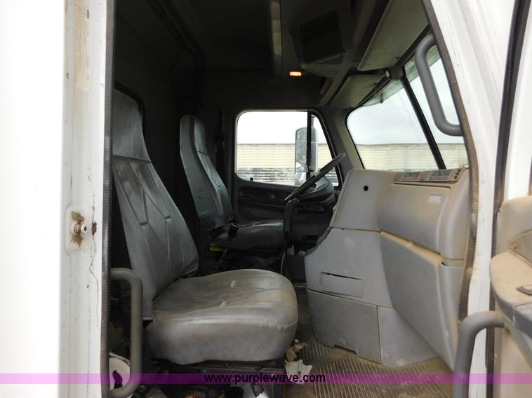 image for item AW9425 2000 Freightliner FC2 Century Class semi truck