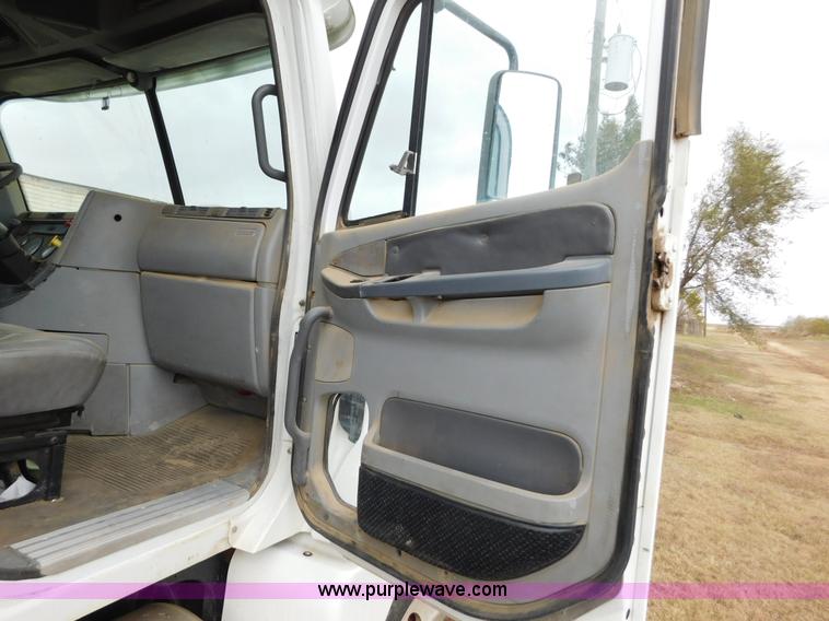 image for item AW9425 2000 Freightliner FC2 Century Class semi truck