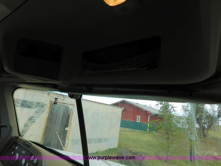 image for item AW9425 2000 Freightliner FC2 Century Class semi truck