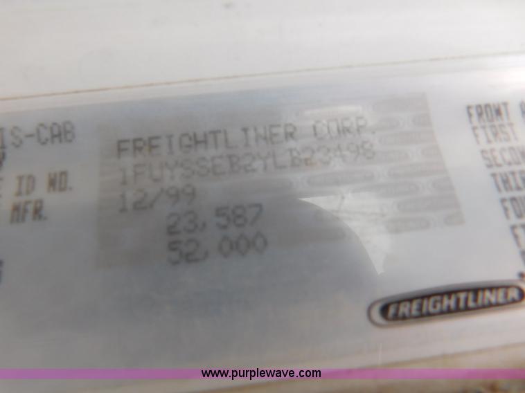 image for item AW9425 2000 Freightliner FC2 Century Class semi truck