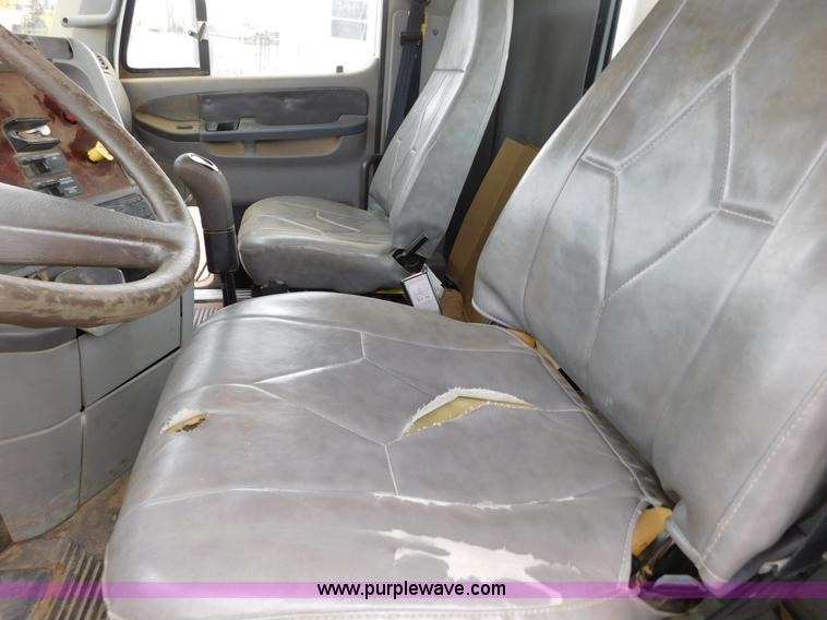 image for item AW9425 2000 Freightliner FC2 Century Class semi truck