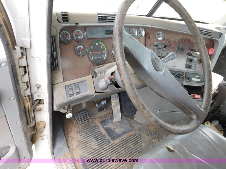 image for item AW9425 2000 Freightliner FC2 Century Class semi truck