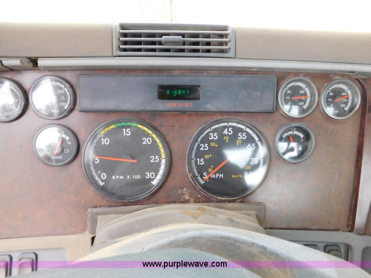 image for item AW9425 2000 Freightliner FC2 Century Class semi truck