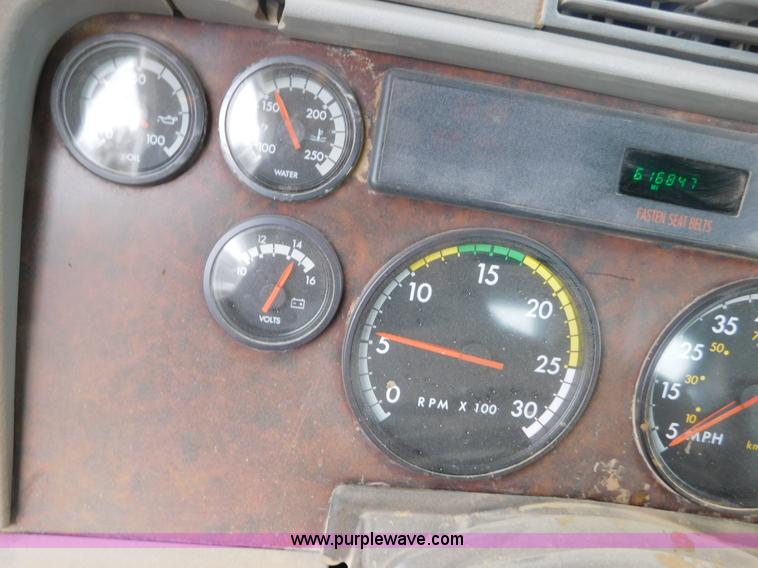 image for item AW9425 2000 Freightliner FC2 Century Class semi truck