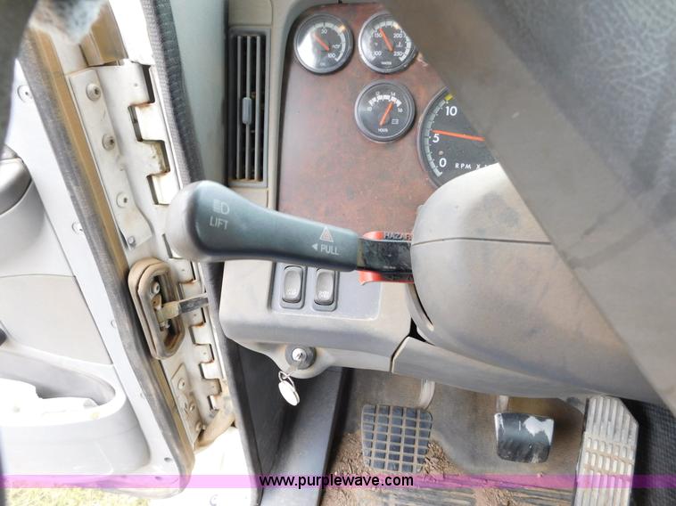 image for item AW9425 2000 Freightliner FC2 Century Class semi truck