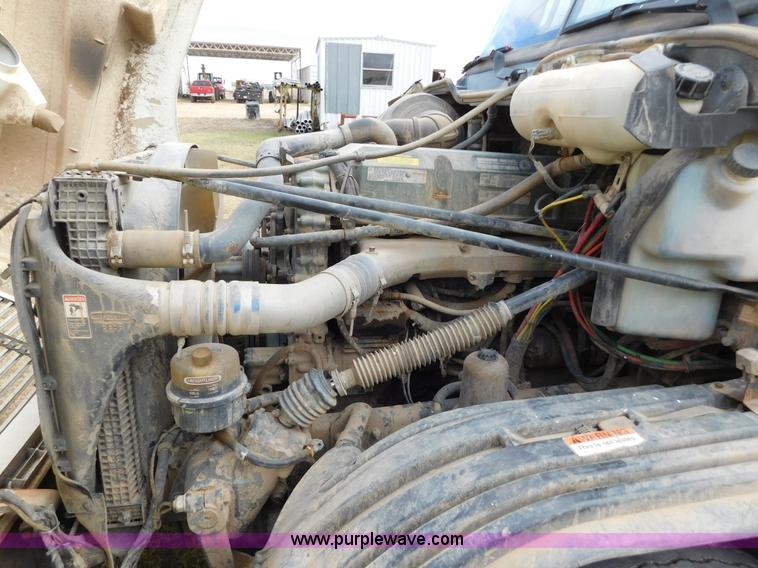 image for item AW9425 2000 Freightliner FC2 Century Class semi truck