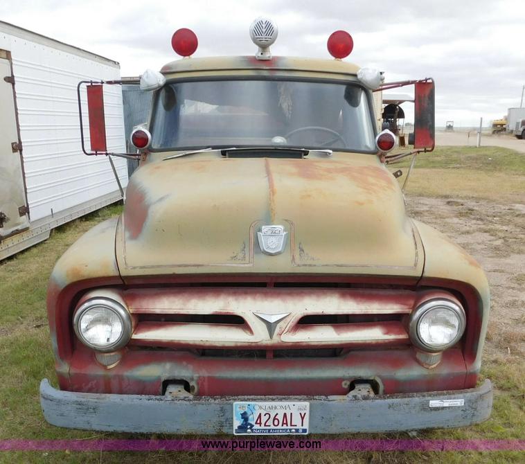 image for item AW9426 1953 Ford F600 fire truck