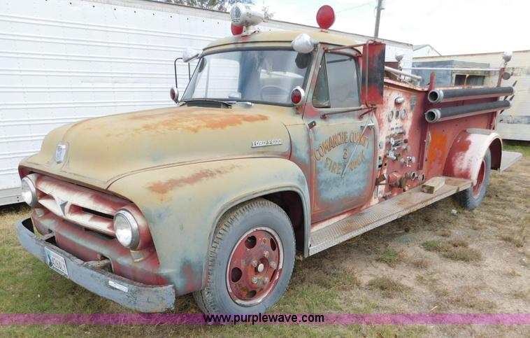 image for item AW9426 1953 Ford F600 fire truck