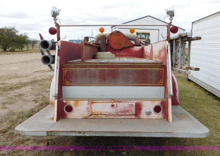 image for item AW9426 1953 Ford F600 fire truck