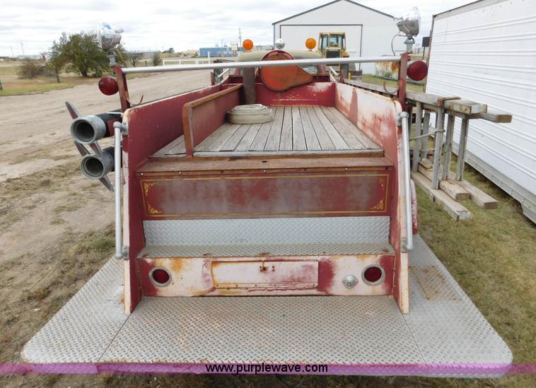 image for item AW9426 1953 Ford F600 fire truck