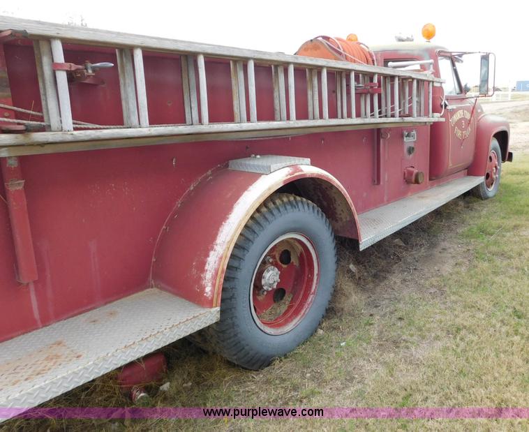 image for item AW9426 1953 Ford F600 fire truck
