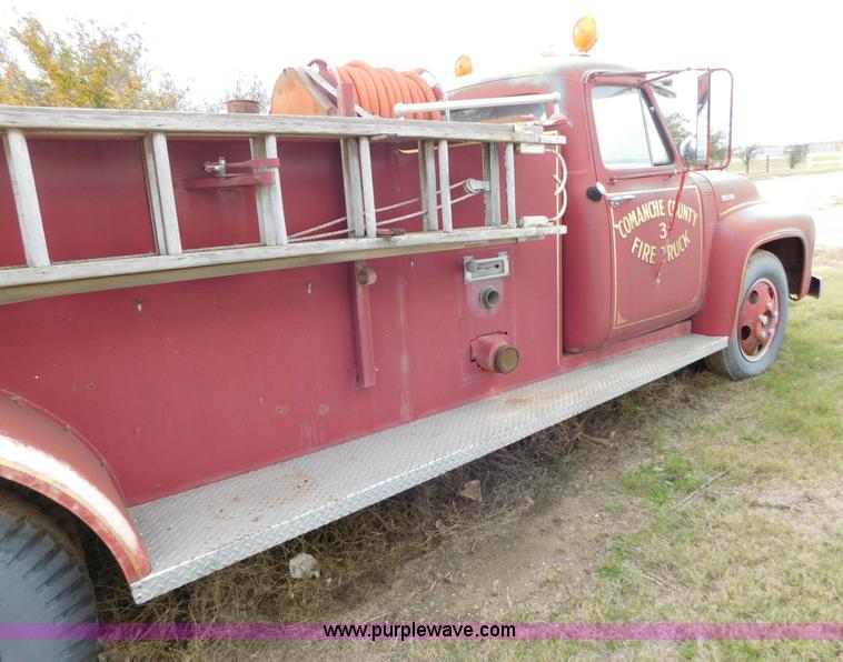 image for item AW9426 1953 Ford F600 fire truck