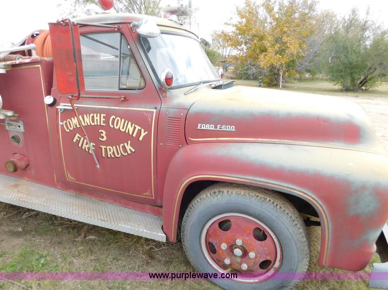 image for item AW9426 1953 Ford F600 fire truck