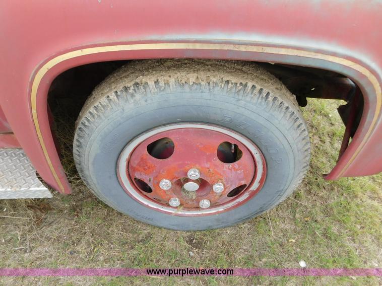 image for item AW9426 1953 Ford F600 fire truck