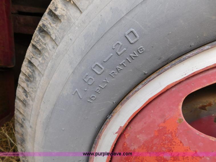 image for item AW9426 1953 Ford F600 fire truck