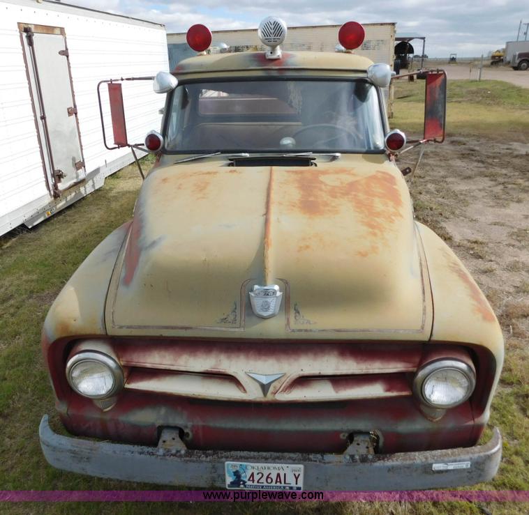 image for item AW9426 1953 Ford F600 fire truck