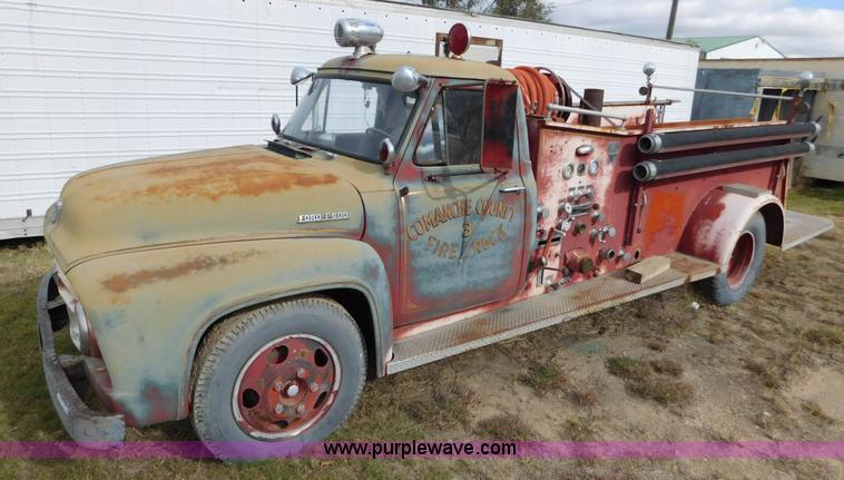 image for item AW9426 1953 Ford F600 fire truck