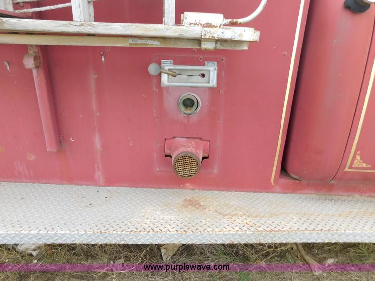 image for item AW9426 1953 Ford F600 fire truck