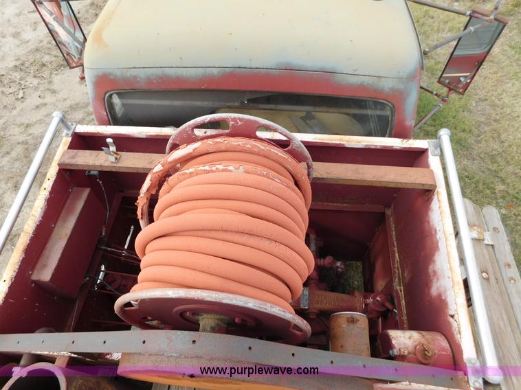 image for item AW9426 1953 Ford F600 fire truck