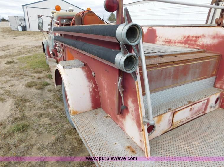 image for item AW9426 1953 Ford F600 fire truck