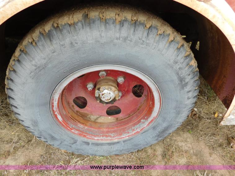 image for item AW9426 1953 Ford F600 fire truck