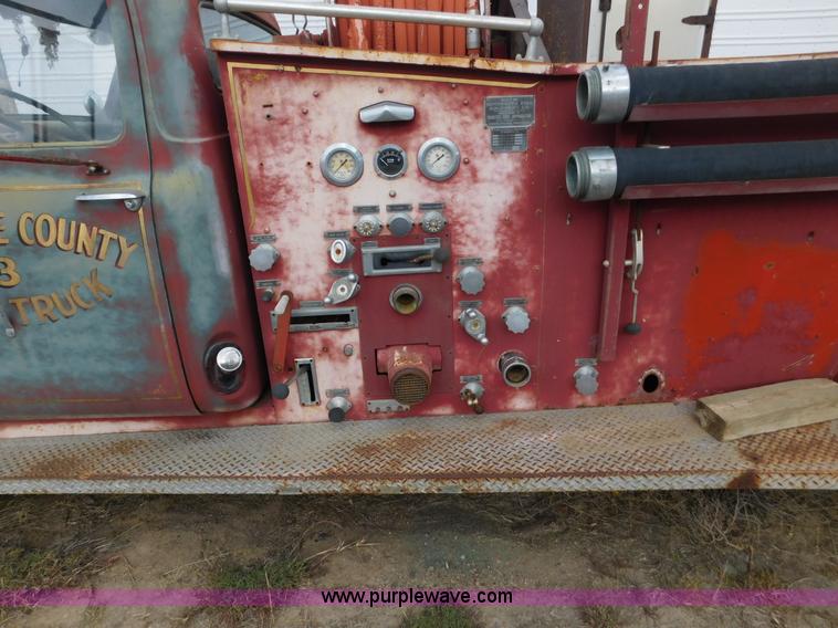 image for item AW9426 1953 Ford F600 fire truck
