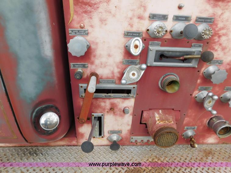 image for item AW9426 1953 Ford F600 fire truck