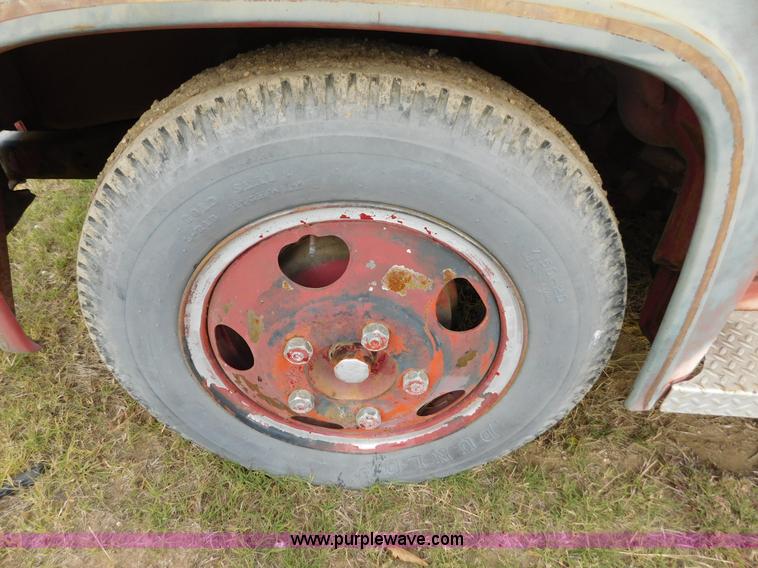 image for item AW9426 1953 Ford F600 fire truck