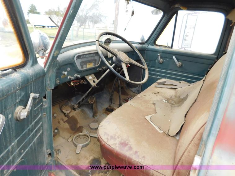 image for item AW9426 1953 Ford F600 fire truck